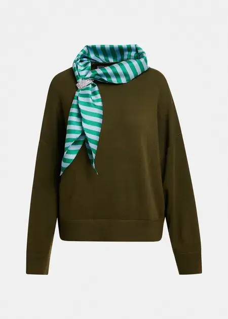Pull en laine mélangée kaki avec foulard à rayures bleu et vert